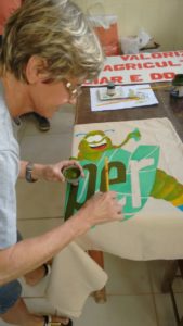 PINTANDO FAIXA PARA MANIFESTAÇÃO EM NOVA VENÉCIA